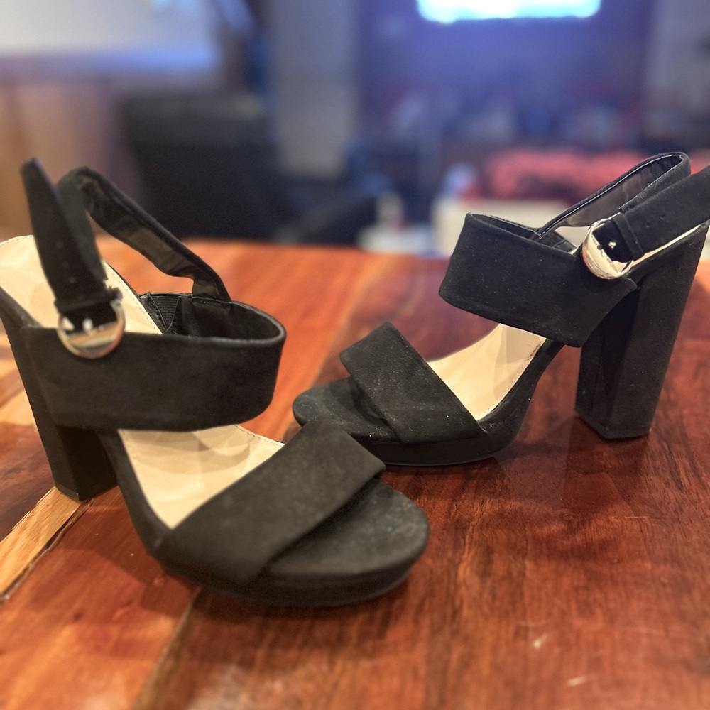 APT 9 Size 7.5 Chunky Heels
